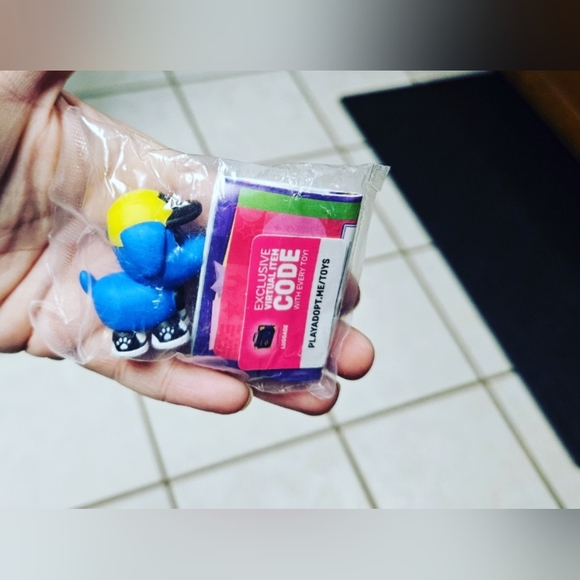 2023 Adopt Me! 5" Surprise Plush Pets Series 2 Uncommon Blue Dog - Picture 3 of 6